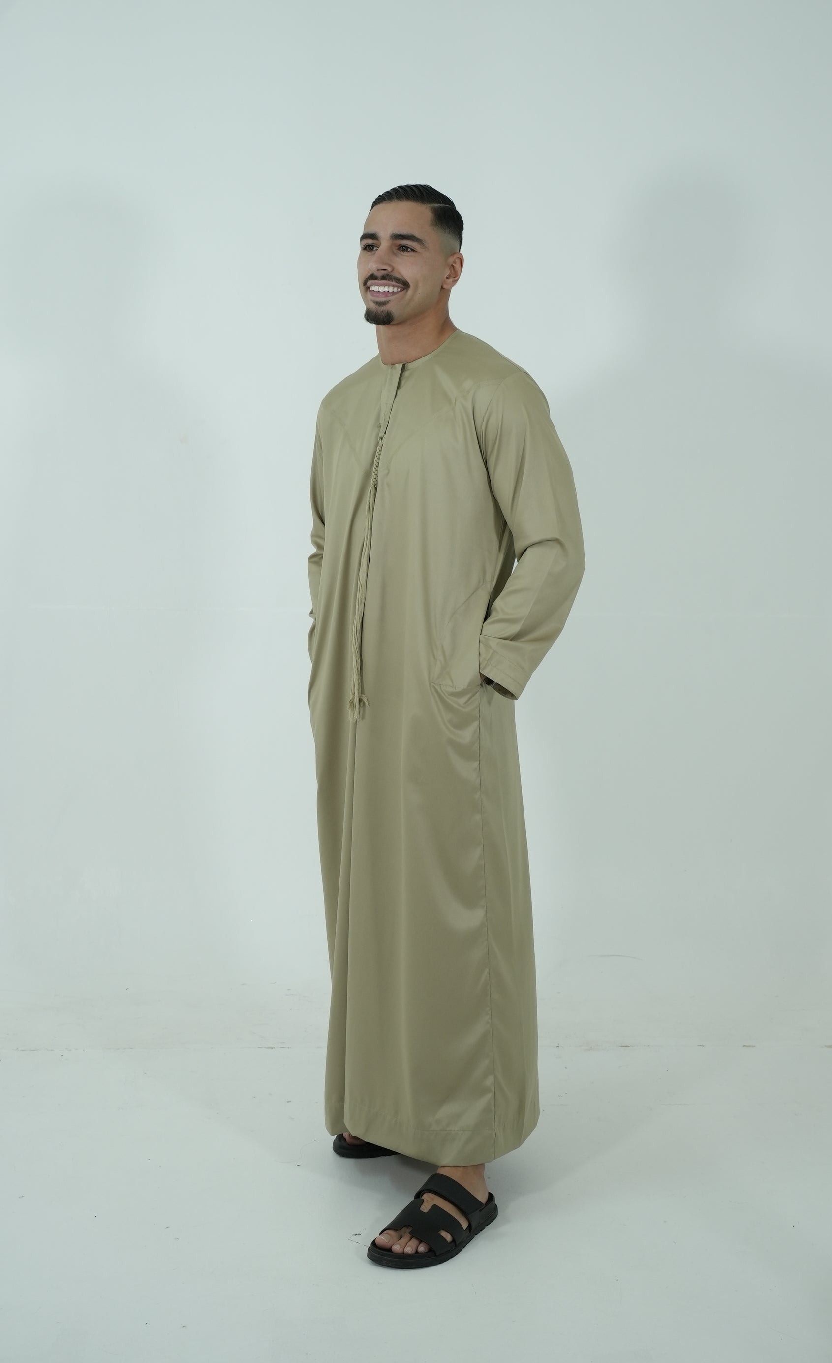 Qamis émirati [ Vert olive clair ]