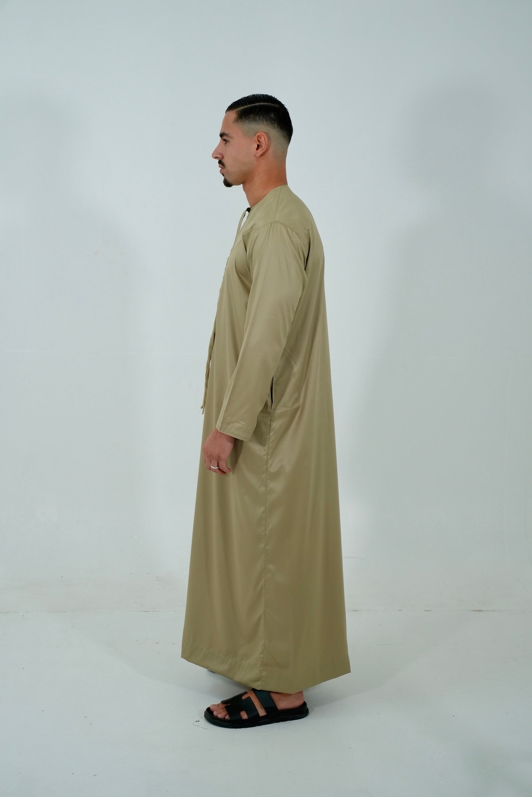 Qamis émirati [ Vert olive clair ]